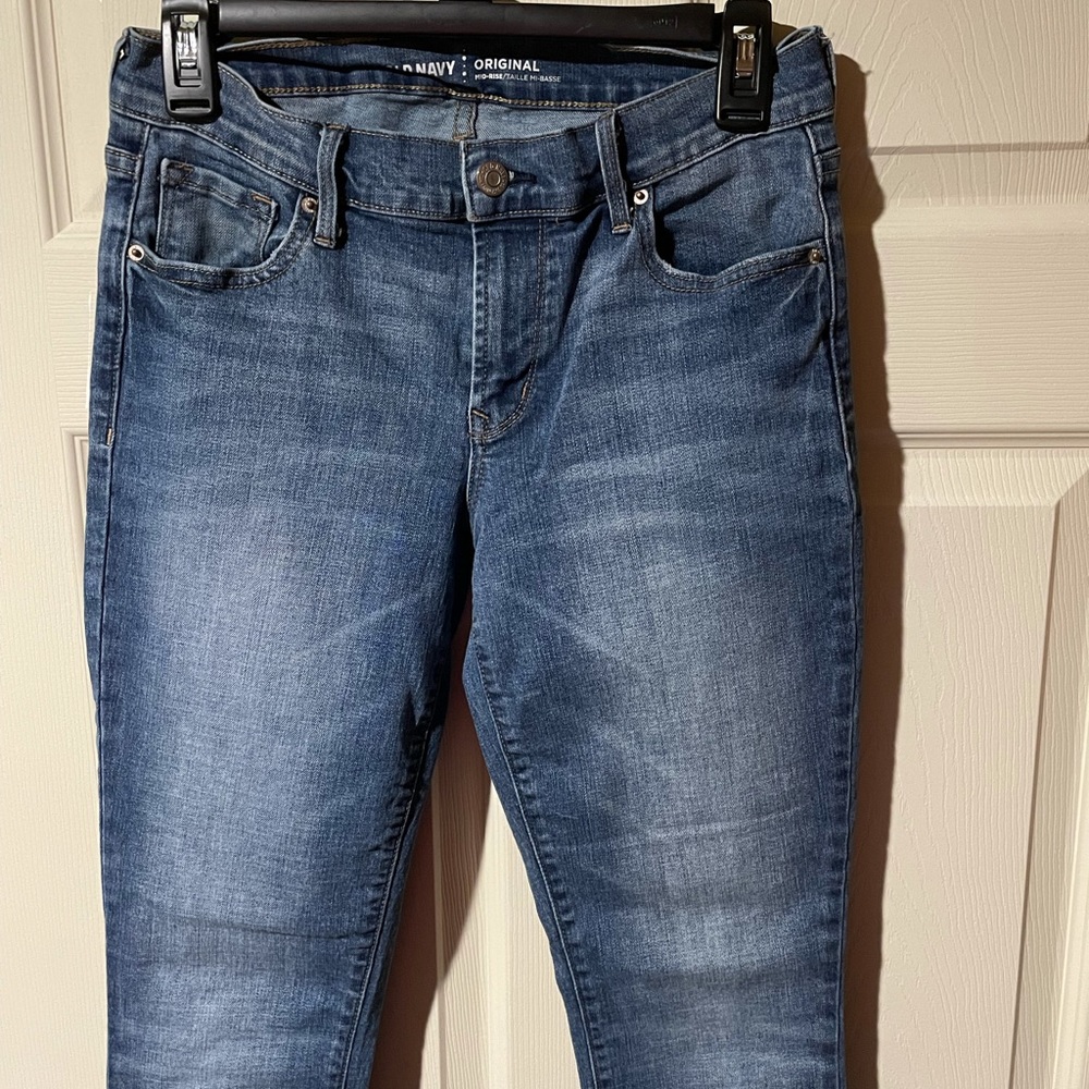 Old Navy 4-regular mid-rise blue jeans like new.